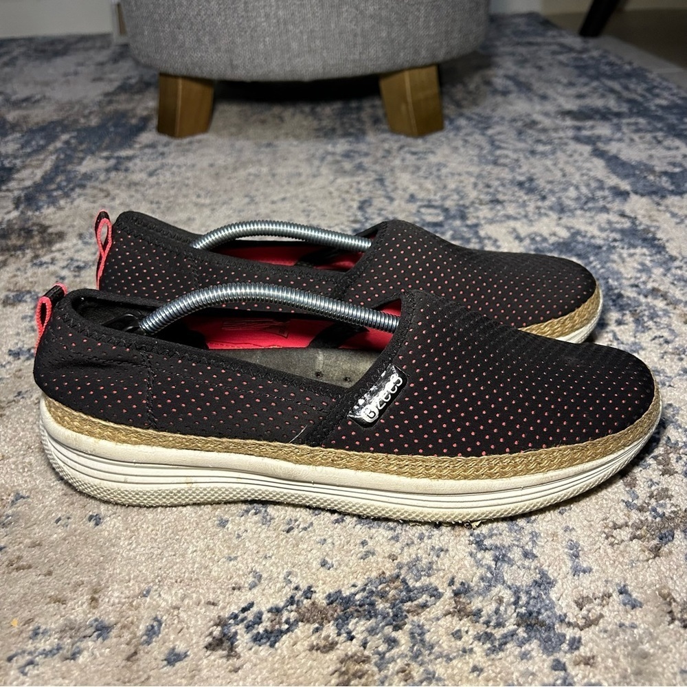 Bzees Black & Red Circular Insulated Slip-On Shoes Size 10